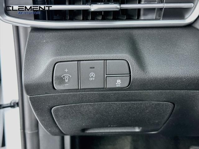 Hyundai Elantra Vehicle Full-screen Gallery Image 12