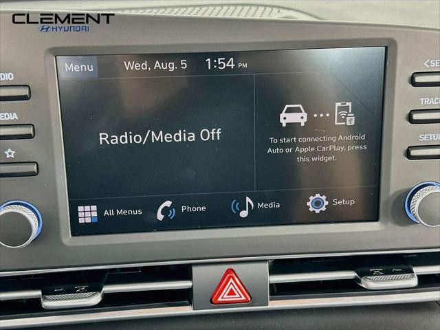Hyundai Elantra Vehicle Full-screen Gallery Image 17