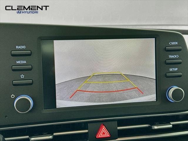 Hyundai Elantra Vehicle Full-screen Gallery Image 18