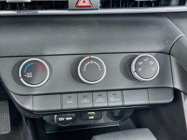 Hyundai Elantra Vehicle Full-screen Gallery Image 19