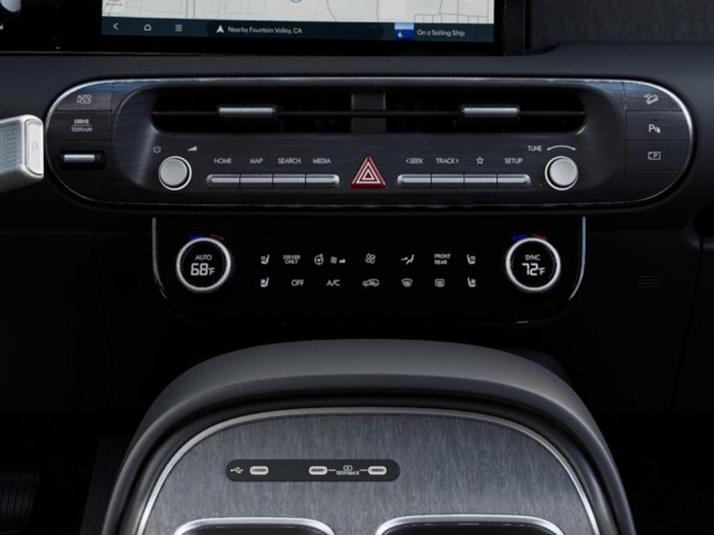 Hyundai Palisade Hybrid Vehicle Full-screen Gallery Image 18