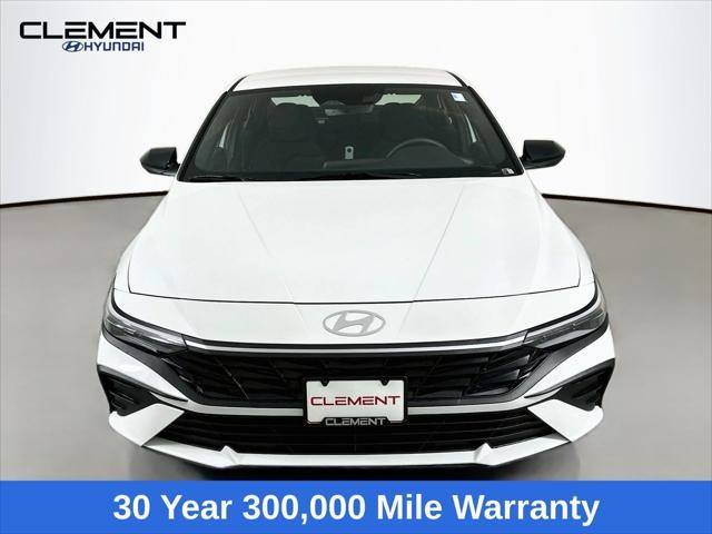 Hyundai Elantra Vehicle Full-screen Gallery Image 2
