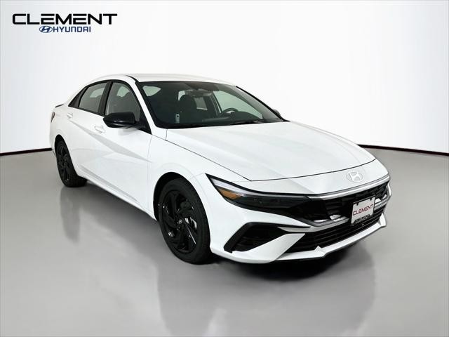 Hyundai Elantra Vehicle Full-screen Gallery Image 3