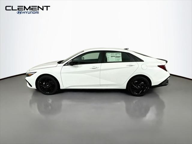 Hyundai Elantra Vehicle Full-screen Gallery Image 4