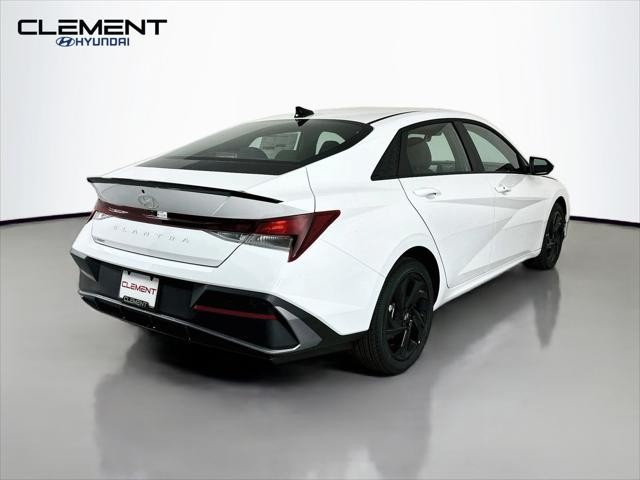 Hyundai Elantra Vehicle Full-screen Gallery Image 6