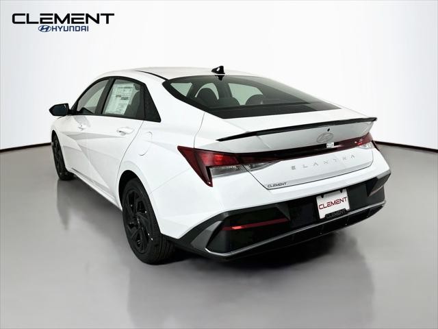 Hyundai Elantra Vehicle Full-screen Gallery Image 8