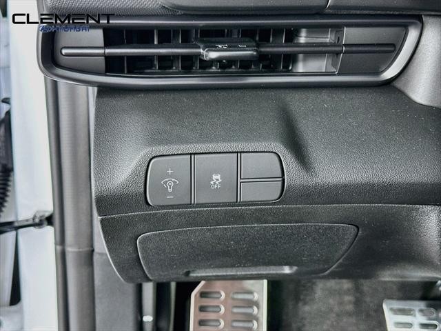 Hyundai Elantra Vehicle Full-screen Gallery Image 12