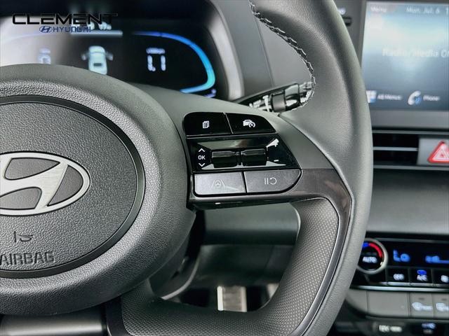 Hyundai Elantra Vehicle Full-screen Gallery Image 15
