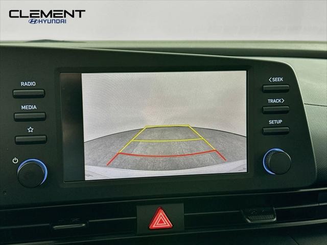 Hyundai Elantra Vehicle Full-screen Gallery Image 18