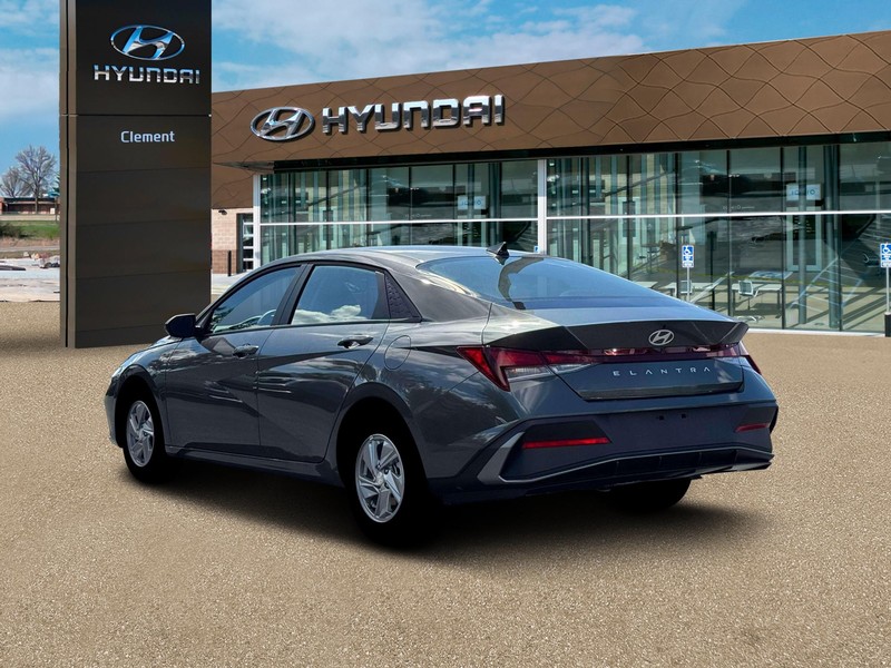 Hyundai Elantra Vehicle Full-screen Gallery Image 5
