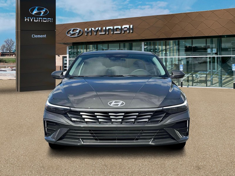 Hyundai Elantra Vehicle Full-screen Gallery Image 12