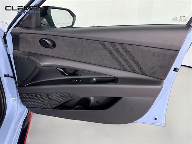 Hyundai Elantra N Vehicle Full-screen Gallery Image 32