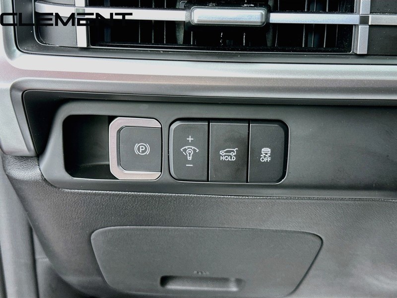 Hyundai Santa Fe Vehicle Image 13