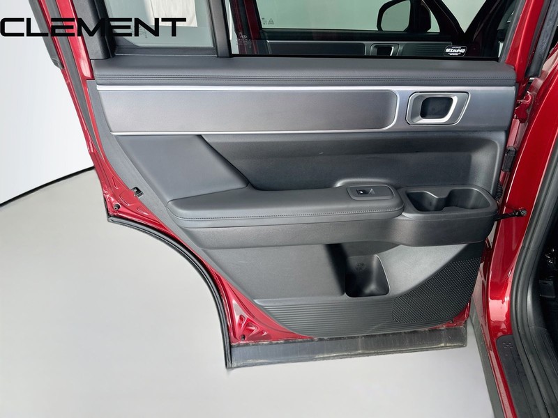 Hyundai Santa Fe Vehicle Image 30