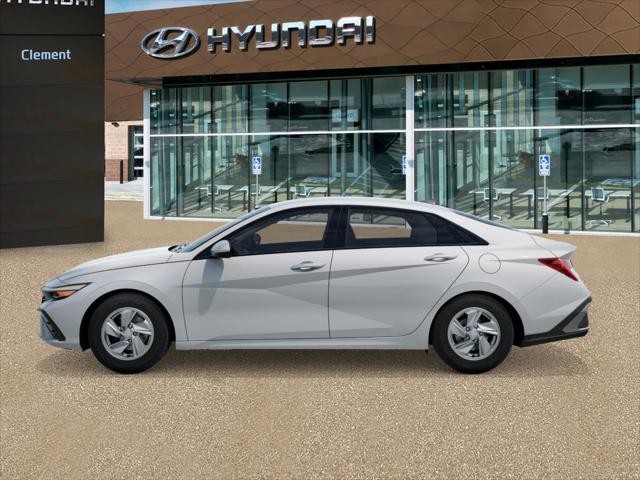 Hyundai Elantra Vehicle Full-screen Gallery Image 3