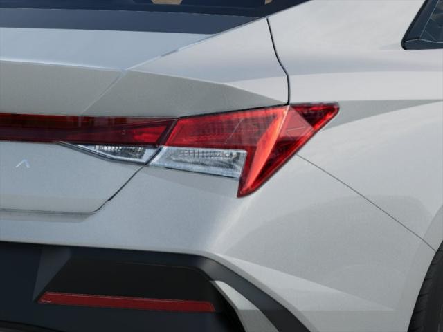 Hyundai Elantra Vehicle Full-screen Gallery Image 10