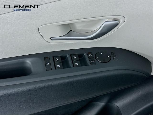 Hyundai Tucson Vehicle Full-screen Gallery Image 23
