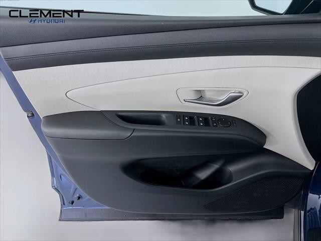 Hyundai Tucson Vehicle Full-screen Gallery Image 24
