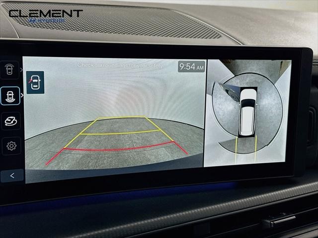 Hyundai Santa Fe Vehicle Full-screen Gallery Image 18