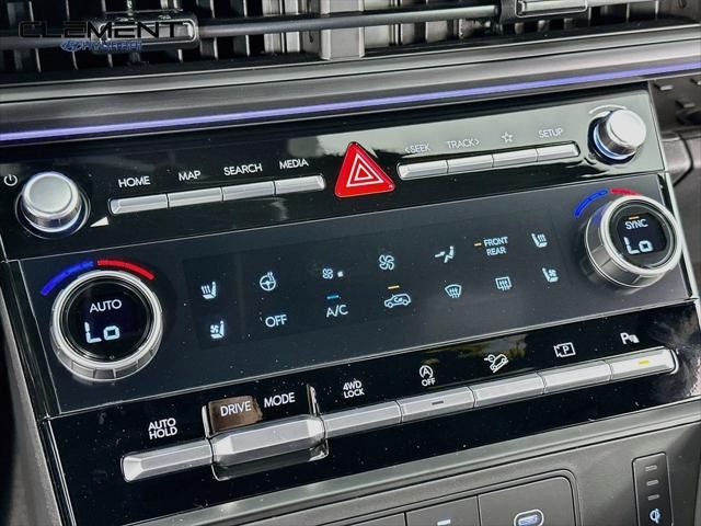 Hyundai Santa Fe Vehicle Full-screen Gallery Image 19