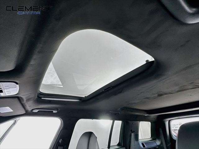 Hyundai Santa Fe Vehicle Full-screen Gallery Image 22