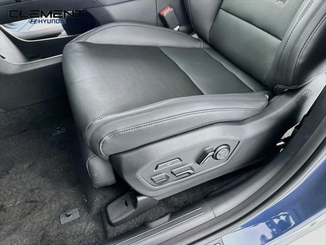 Hyundai Santa Fe Vehicle Full-screen Gallery Image 26