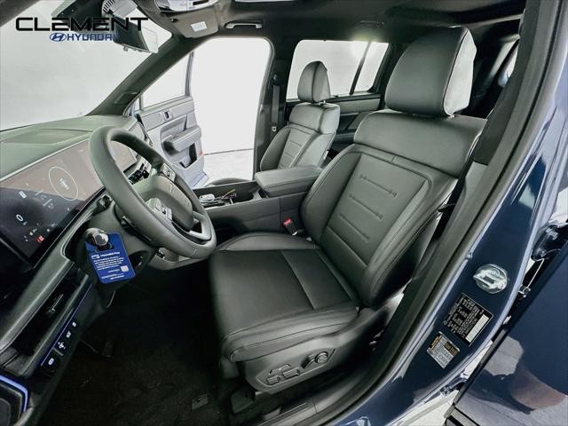 Hyundai Santa Fe Vehicle Full-screen Gallery Image 27