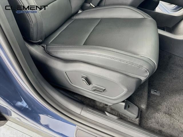 Hyundai Santa Fe Vehicle Full-screen Gallery Image 31