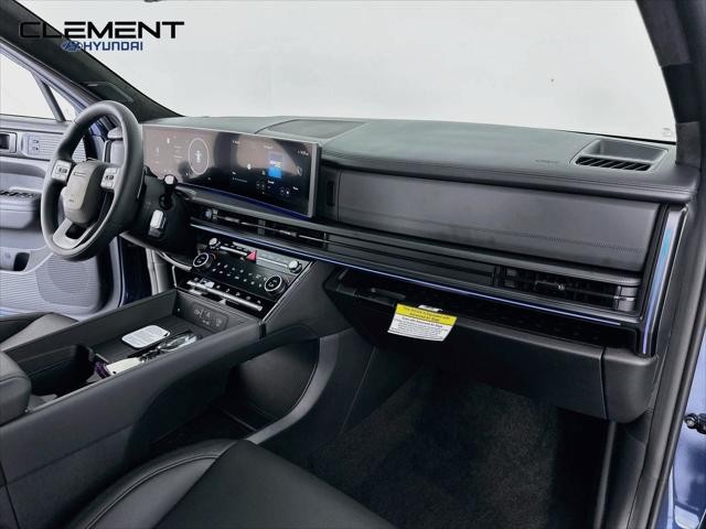 Hyundai Santa Fe Vehicle Full-screen Gallery Image 32