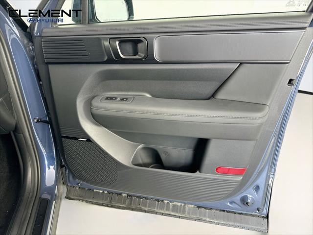 Hyundai Santa Fe Vehicle Full-screen Gallery Image 33