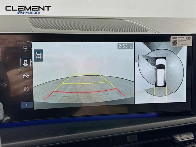 Hyundai Santa Fe Hybrid Vehicle Full-screen Gallery Image 18