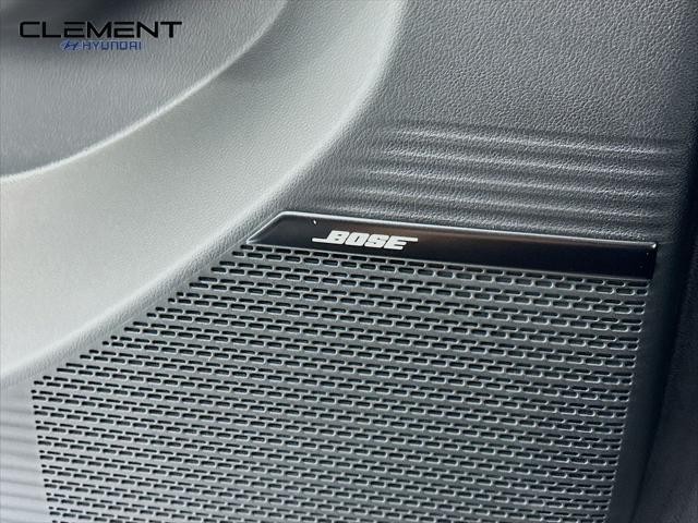 Hyundai Santa Fe Hybrid Vehicle Full-screen Gallery Image 23