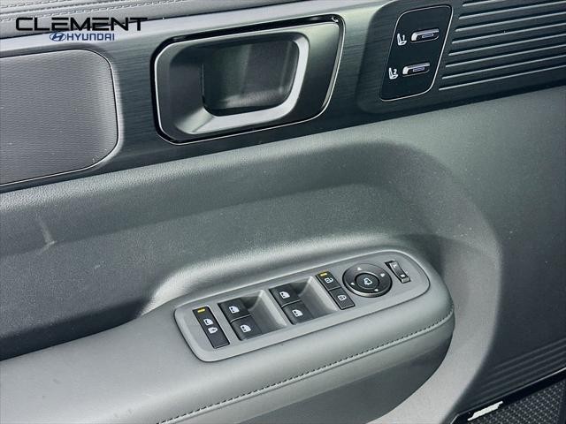 Hyundai Santa Fe Hybrid Vehicle Full-screen Gallery Image 24