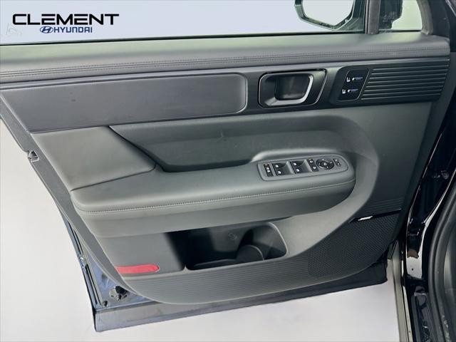Hyundai Santa Fe Hybrid Vehicle Full-screen Gallery Image 25
