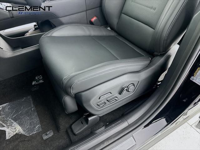 Hyundai Santa Fe Hybrid Vehicle Full-screen Gallery Image 26