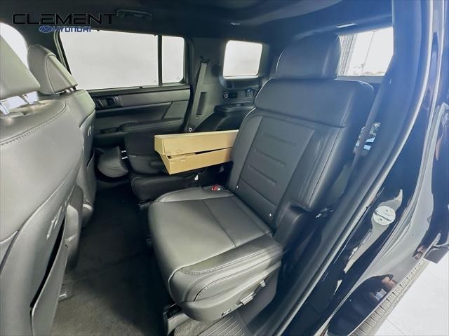 Hyundai Santa Fe Hybrid Vehicle Full-screen Gallery Image 29