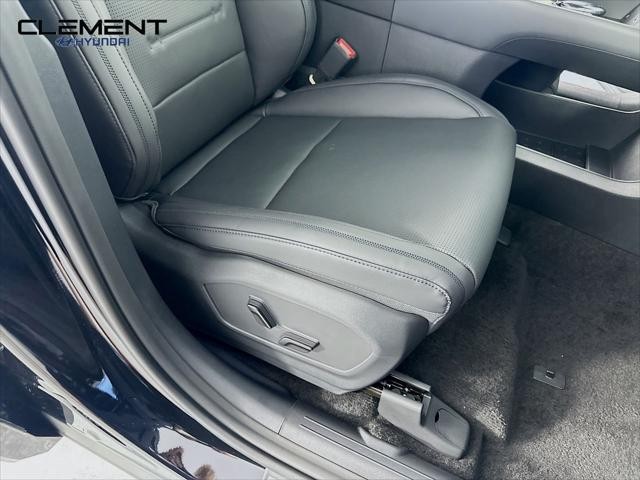 Hyundai Santa Fe Hybrid Vehicle Full-screen Gallery Image 30