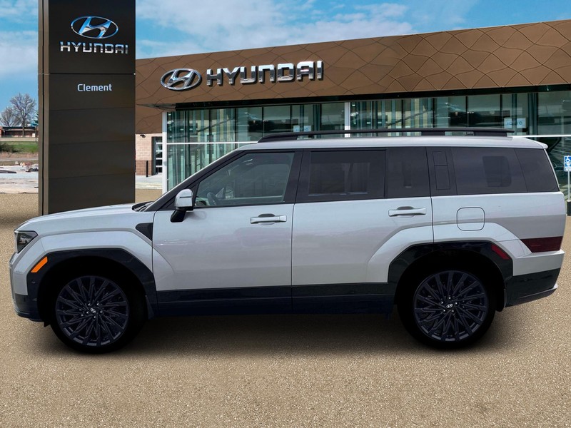 Hyundai Santa Fe Vehicle Full-screen Gallery Image 3