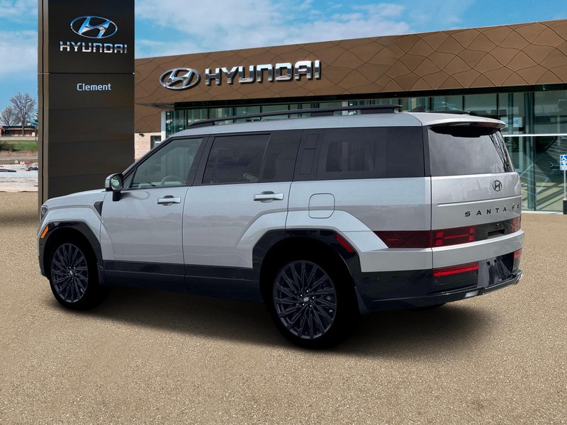Hyundai Santa Fe Vehicle Full-screen Gallery Image 4