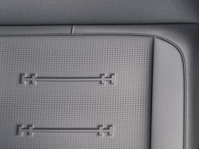 Hyundai Santa Fe Vehicle Full-screen Gallery Image 17
