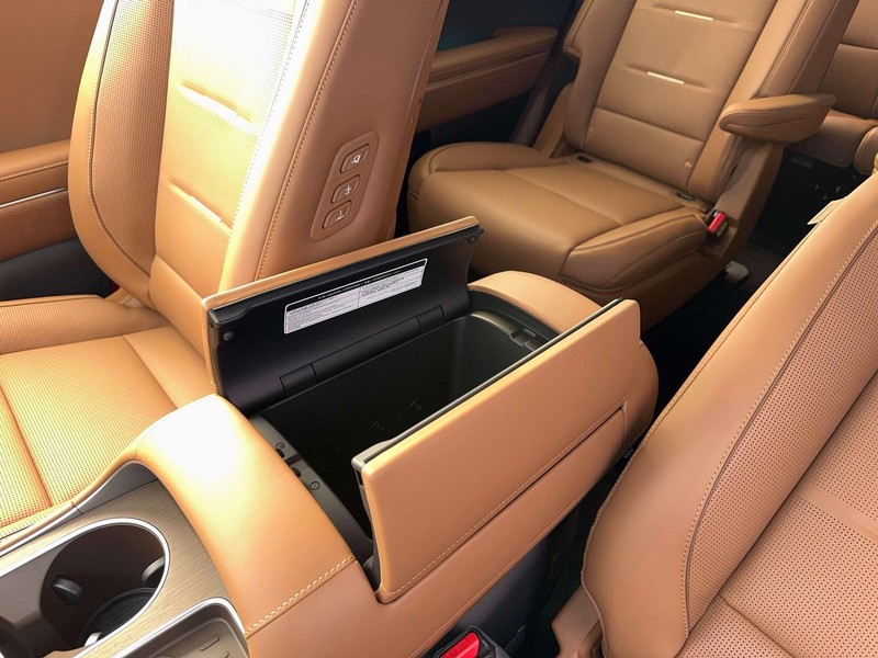 Hyundai Palisade Hybrid Vehicle Full-screen Gallery Image 18
