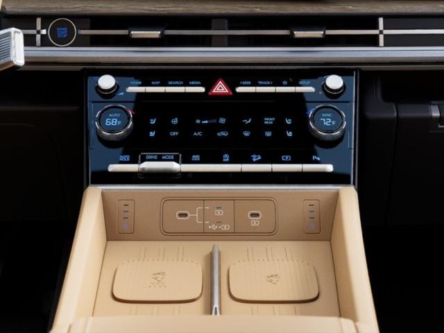 Hyundai Santa Fe Vehicle Full-screen Gallery Image 16
