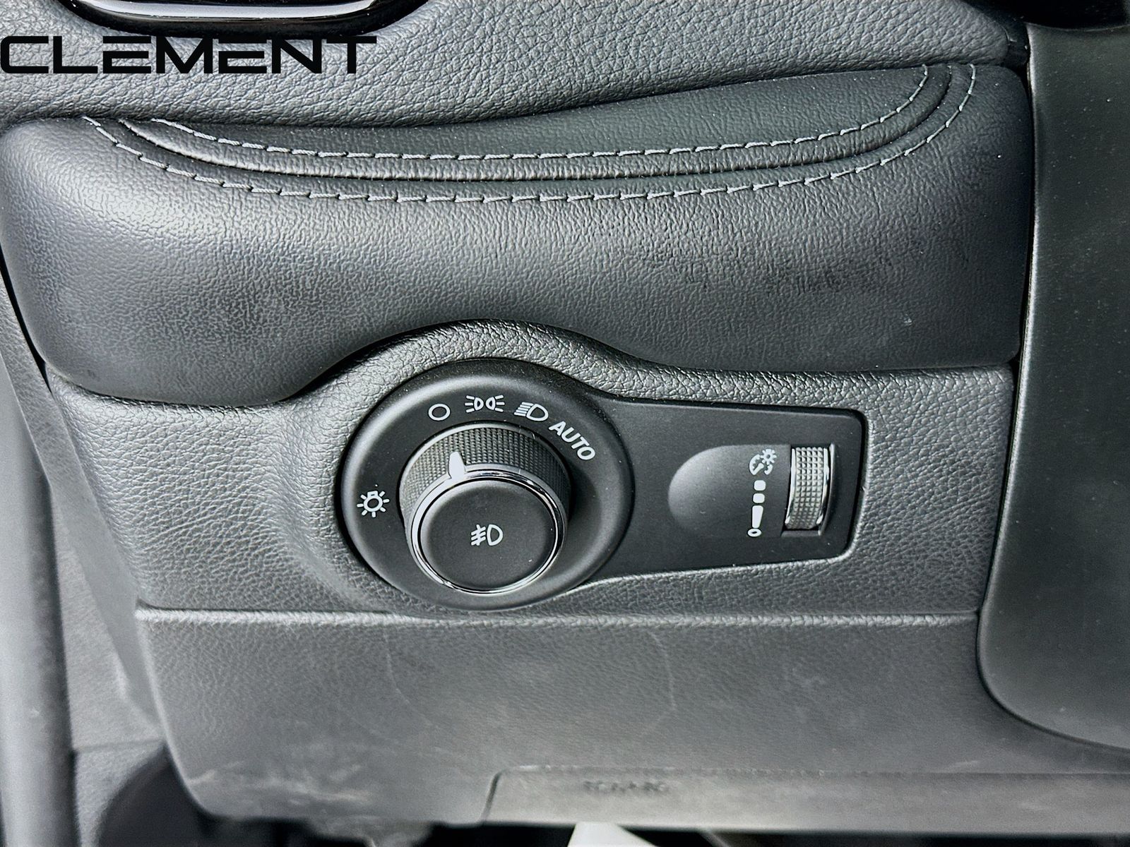 Dodge Durango Vehicle Full-screen Gallery Image 13