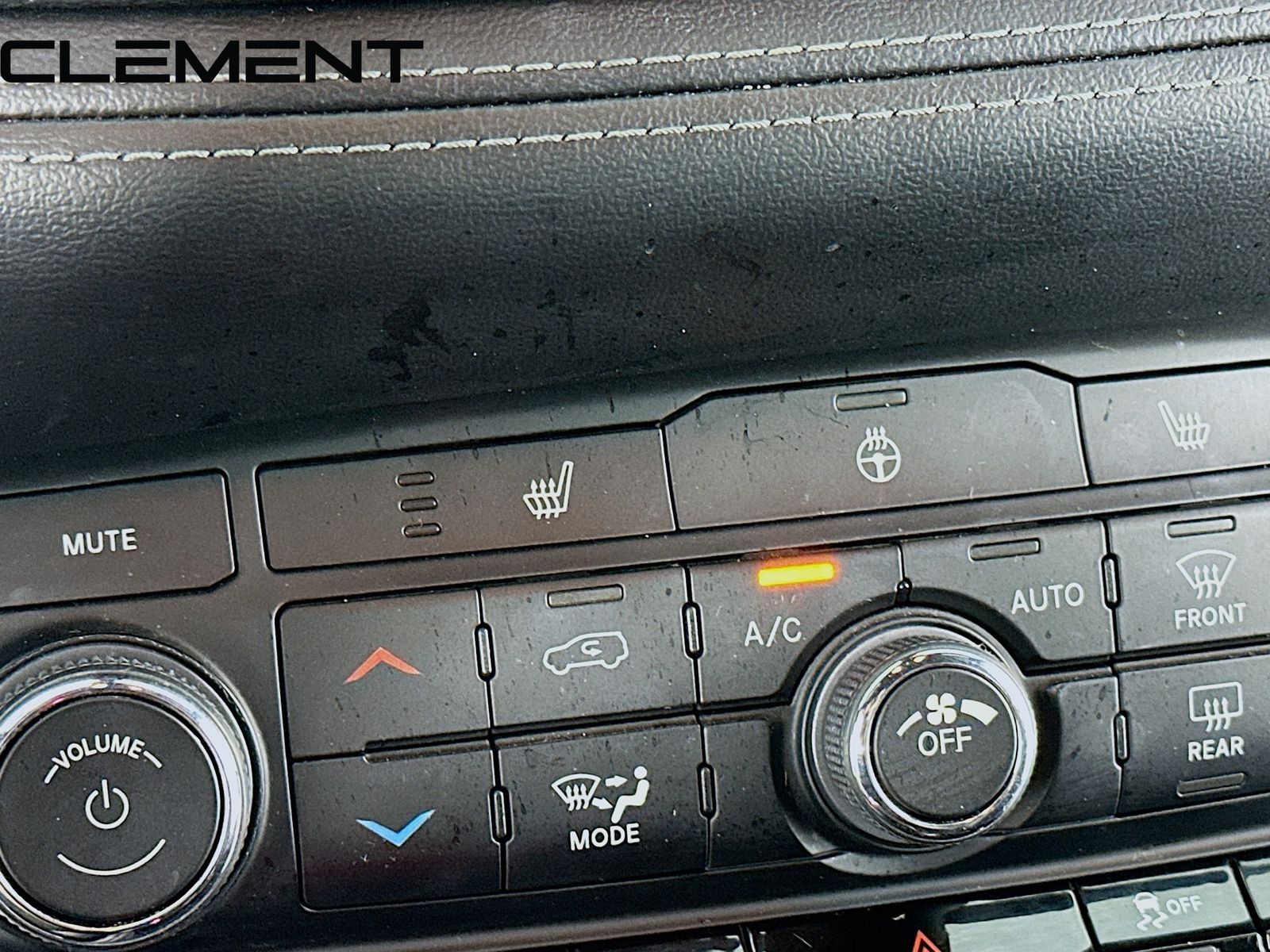 Dodge Durango Vehicle Full-screen Gallery Image 23