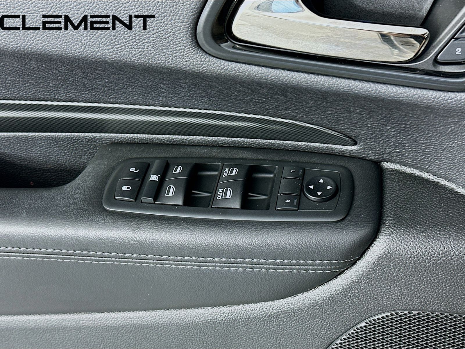 Dodge Durango Vehicle Full-screen Gallery Image 25