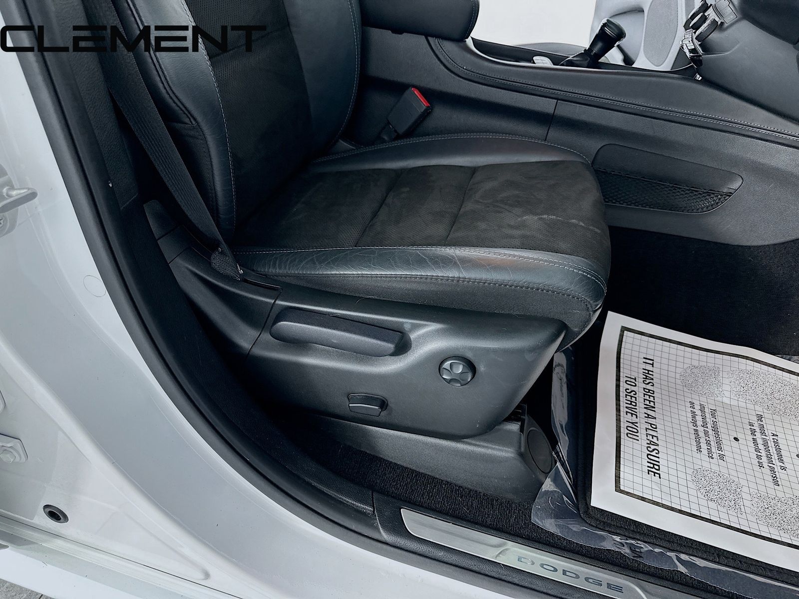 Dodge Durango Vehicle Full-screen Gallery Image 35