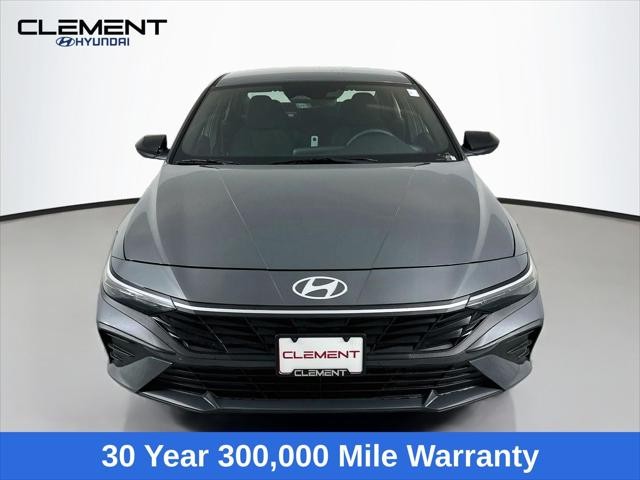 Hyundai Elantra Vehicle Full-screen Gallery Image 2