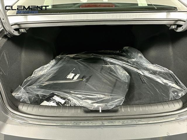 Hyundai Elantra Vehicle Full-screen Gallery Image 9
