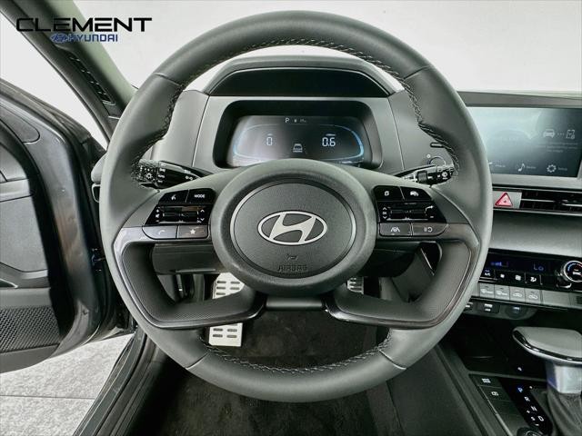 Hyundai Elantra Vehicle Full-screen Gallery Image 13