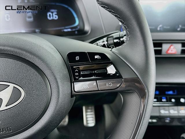 Hyundai Elantra Vehicle Full-screen Gallery Image 15